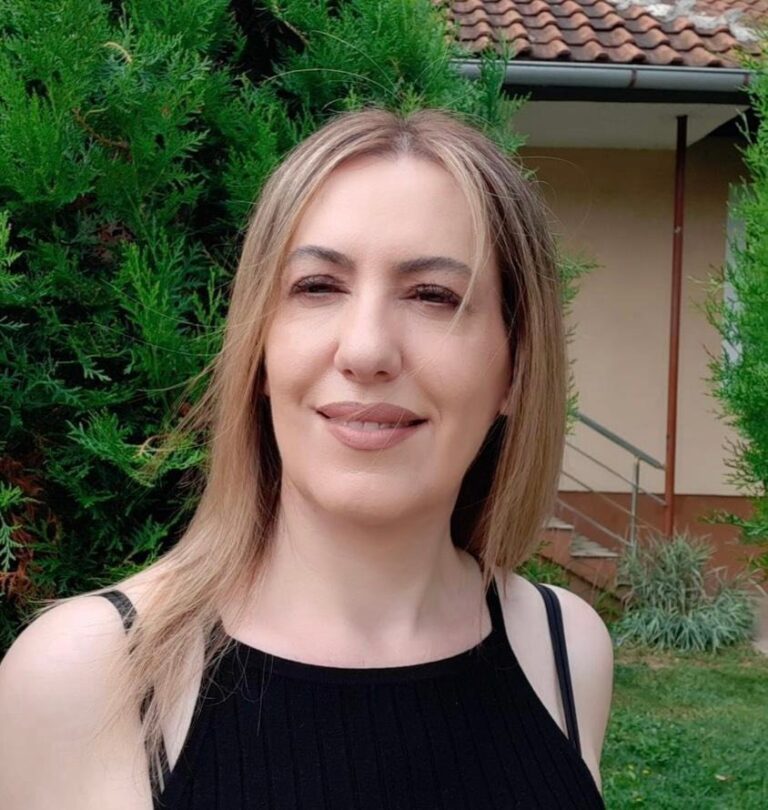 Duke u rritë në një ambient me plot dashni dhe ngrohtesi, Tradita nuk e njeh egërsinë që bota perjashta e ofron