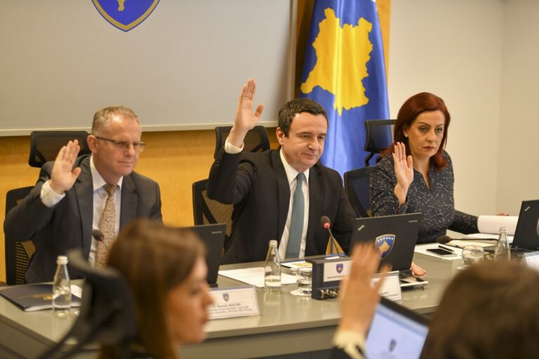 Barrikadat serbe në veri të Kosovës, Kurti: Veprim i paligjshëm, i papranueshëm dhe nuk do të tolerohet