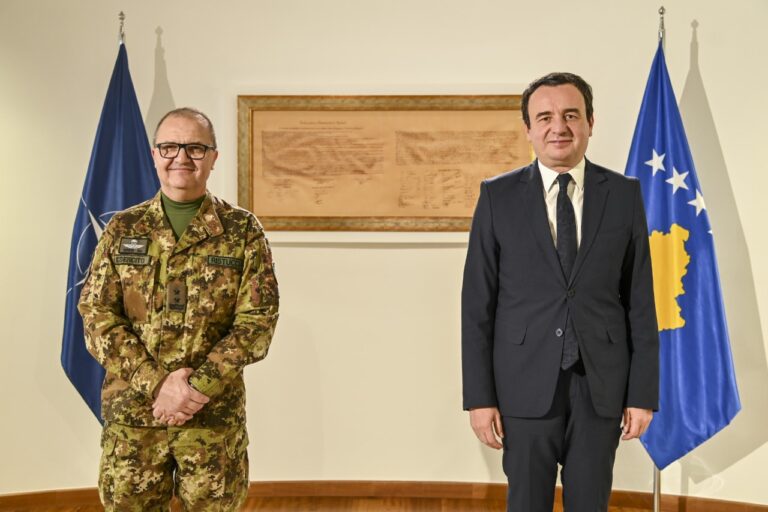 Qeveria e Kosovës jep detaje për atë që u bisedua në takimin me komandantin e KFOR-it dhe shefin e EULEX-it