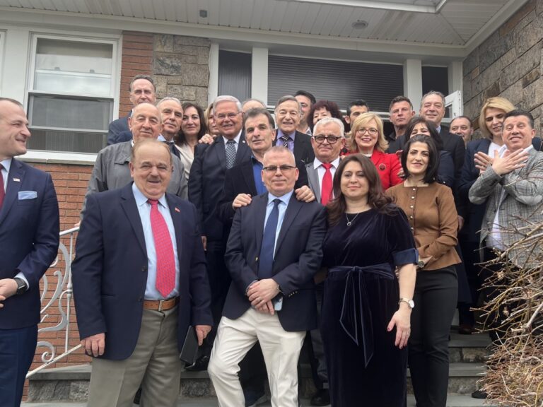 Senatori Menendez, zëri i arsyes dhe drejtësisë amerikane
