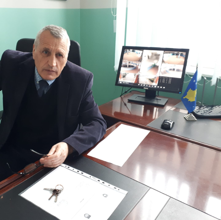 Vargje kushtuar valltarit dhe misonarit të arsimit, Sadik Maxharraj-Baca
