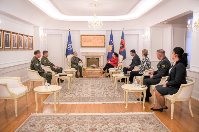 Presidentja Osmani priti drejtorët në largim dhe në ardhje të Ekipit Këshillues dhe Ndërlidhës të NATO-s (NALT) 