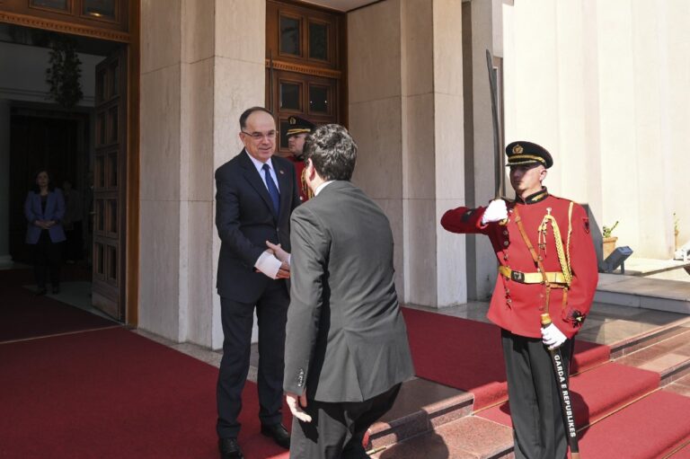 Kryeministri Albin Kurti u prit në takim nga Presidenti i Republikës së Shqipërisë, Bajram Begaj