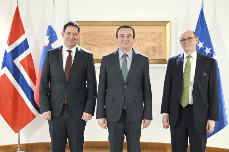 Kryeministri Kurti priti në takim përfaqësuesit e posaçëm të Norvegjisë dhe Sllovenisë për Ballkanin Perëndimor, Bjørnstad dhe Frangeš
