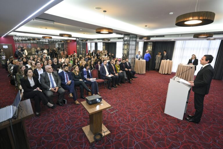 Kryeministri Kurti mori pjesë në prezantimin e procesit hartues të Strategjisë Shtetërore për Rini 2024-2032 dhe Planit të Veprimit 2024-2026