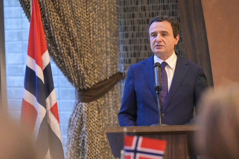 Albin Kurti merr pjesë në festimin e 209- vjetorit të miratimit të Kushtetutës së Norvegjisë