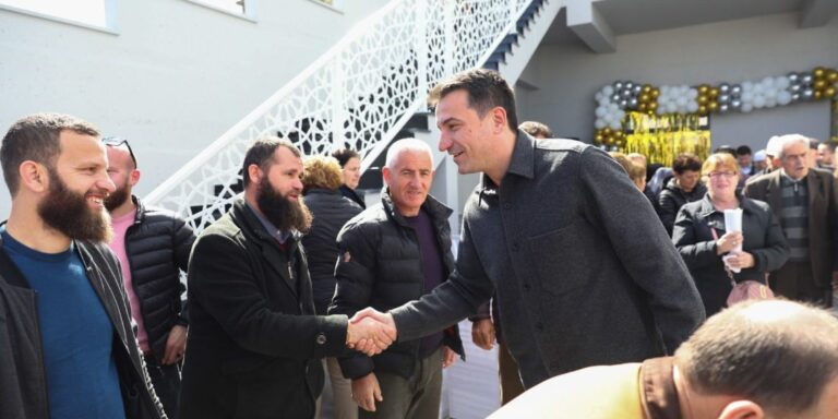 Erion Veliaj rrëfen Umra-n e tij në Mekë, debat mes muslimanësh për votën