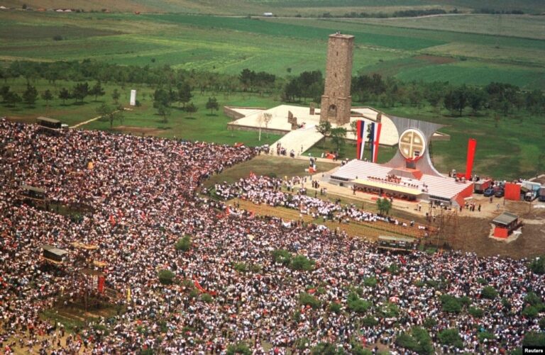 Në Kosovë në 28 Qershor 1989  kreu shtetëror serb u binte daulleve të luftës 