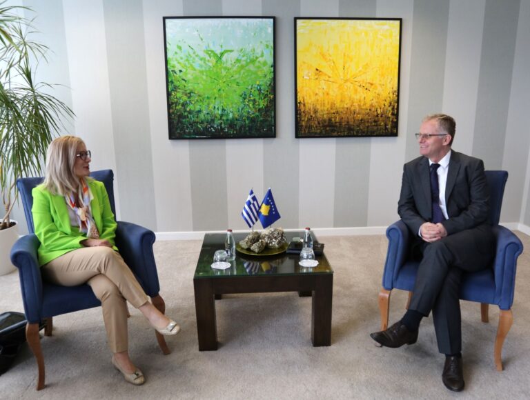 Zëvendëskryeministri Bislimi priti në takim shefen e Zyrës Ndërlidhëse greke në Kosovë, Heleni Vakali