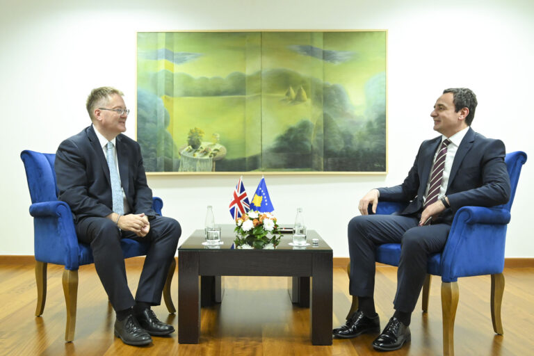 Kryeministri Kurti takoi ambasadorin e Mbretërisë së Bashkuar në Kosovë, Nicholas Abbott