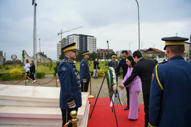 Presidentja: Sot shënojmë përvjetorin e një prej ditëve të rëndësishme në historinë e kombit tonë
