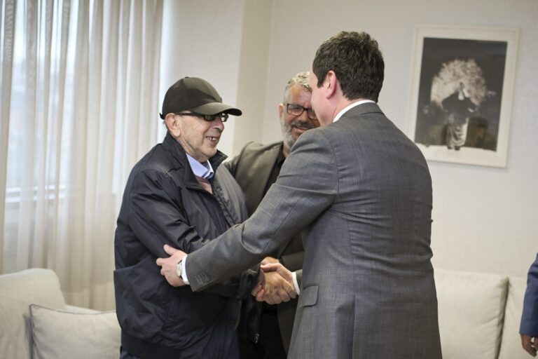 Kurti pret në kryeministri shkrimtarin Ismail Kadare, bashkëbiseduan për letërsi, histori e kulturën shqiptare