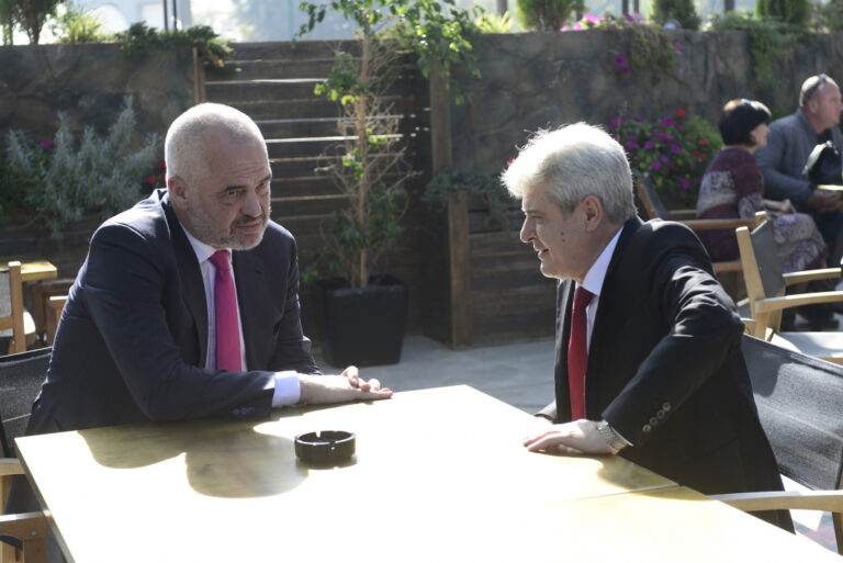 Për Edi Ramën dhe Ali Ahmetin: Dilni nga “Ballkani i Hapur” i Serbisë së ministrit të Millosheviçit e ndihmojeni Kosovën