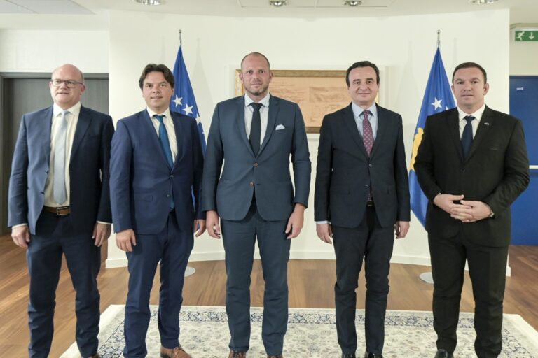 Kryeministri Albin Kurti priti në takim një delegacion nga Parlamenti Federal i Mbretërisë së Belgjikës në Asamblenë Parlamentare të NATO-s