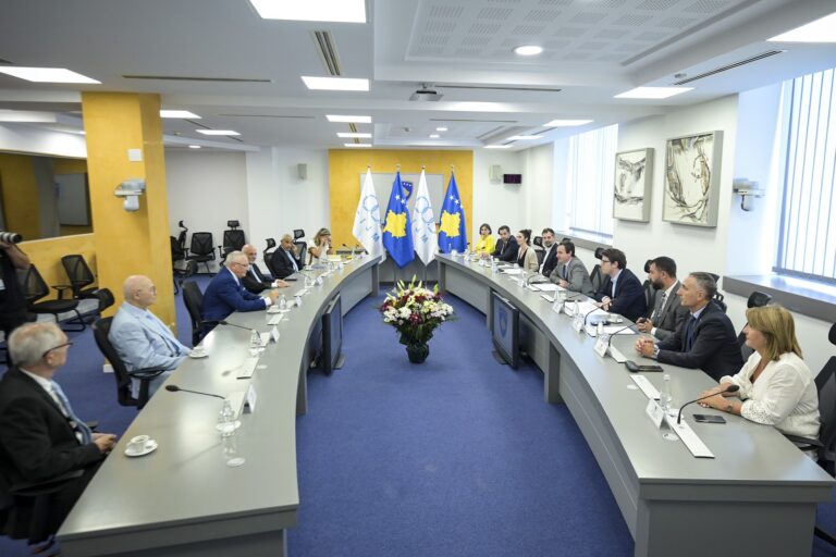 Kryeministri Kurti priti në takim Komisionin Vlerësues të Lojërave Mesdhetare 2030