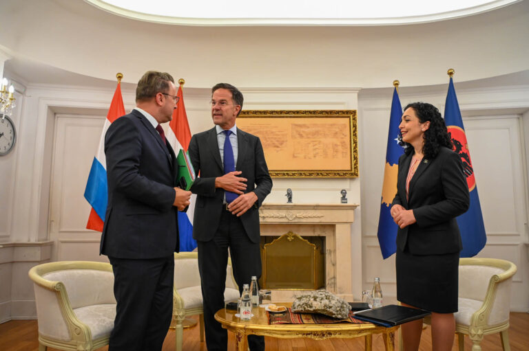 Presidentja Osmani priti në takim kryeministrin e Holandës, Mark Rutte dhe atë të Luksemburgut, Xavier Bettel  