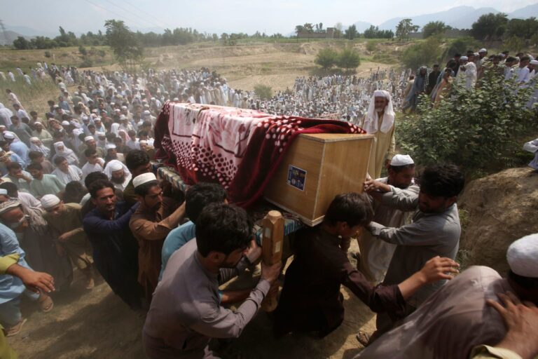 ISIS merr përgjegjësinë për sulmin vetëvrasës në Pakistan, në të cilin u vranë 54 veta