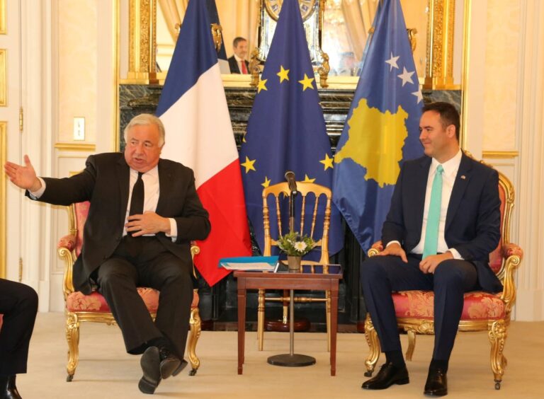Kryetari Glauk Konjufca zhvilloi takim me kryetarin e Senatit të Francës, Gerard Larcher