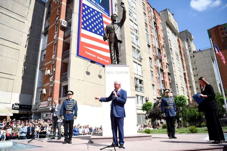 Për Amerikën, Përjeta është Mirënjohëse , poezi nga Behlul Jashari