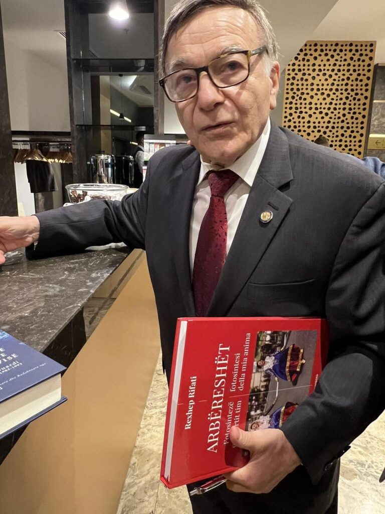 DioGuardit iu dhurua libri: “Arbëreshët fotosintezë e shpirtit tim”