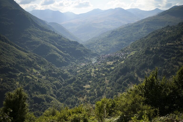 Kryeministri Kurti mori pjesë në përurimin e rrugës që lidh fshatin Sellcë me fshatin Vicë