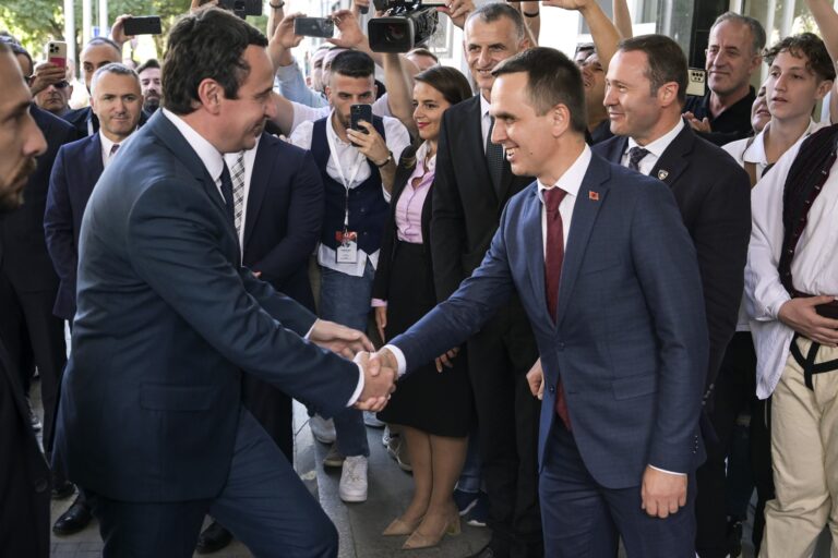Kryeministri Albin Kurti u mirëprit nga Kryetari i Komunës së Tetovës, Bilall Kasami