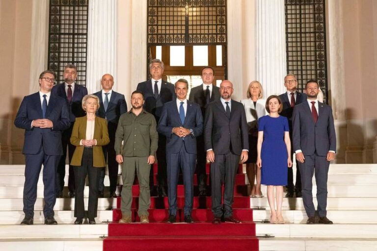 Kryeministri Kurti mori pjesë në darkën e shtruar nga kryeministri i Greqisë, Mitsotakis për liderët e shteteve të Ballkanit Perëndimor