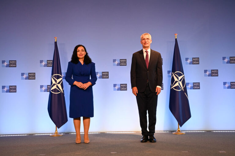 Presidentja Osmani në takim me Sekretarin e Përgjithshëm Stoltenberg: Lidhja e Kosovës me NATO-n, është e përjetshme