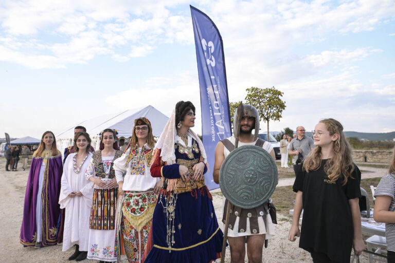 Kryeministri Kurti vizitoi festivalin “Ulpiana Fest” që po mbahet në lokalitetin arkeologjik të Ulpianës