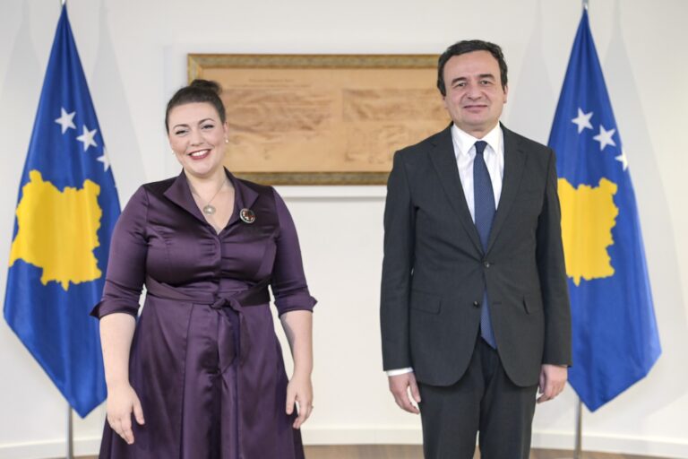 Kryeministri Albin Kurti priti në takim deputeten britanike Alicia Kearns