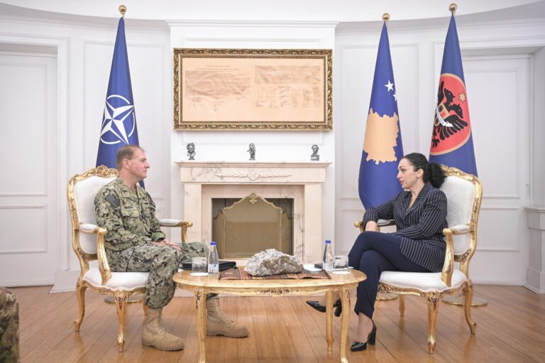 Presidentja Osmani takoi komandantin e Komandës së Forcave të Përbashkëta Aleate të NATO-s, Admiralin Stuart B. Munsch