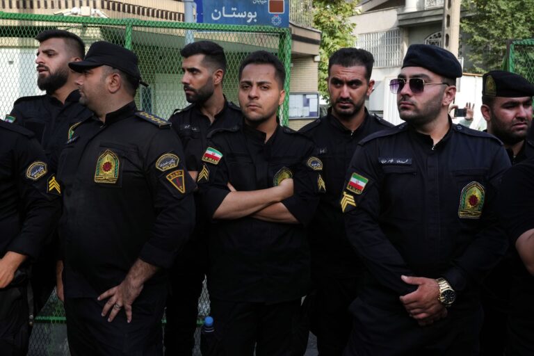 Media iraniane: Një adoleshente në koma pas dhunës nga policia e moralit