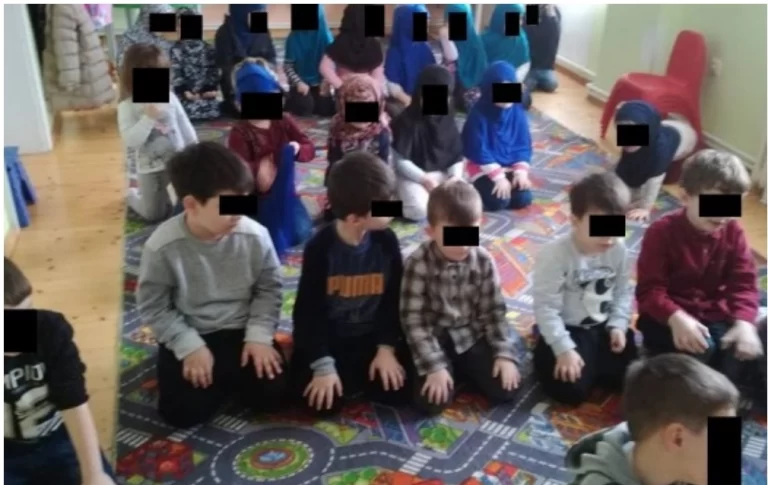Mësimi fetar që iu imponohet fëmijëve shqiptarë nga hoxhallarët në Zvicër 