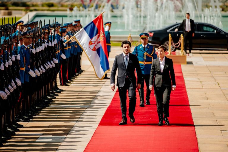 Poema e mjerimit shqiptar, hipokrizisë europiane dhe poshtërsisë serbe e ruse