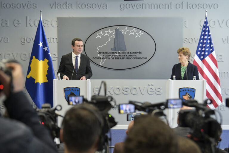 Deklarimi i plotë për media i kryeministrit Kurti pas takimit me senatorët amerikanë, Jeanne Shaheen and Peter Welch
