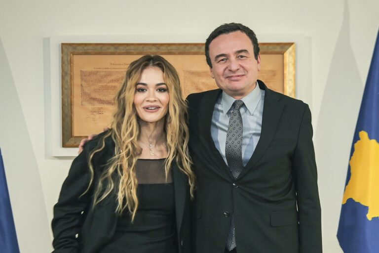 Albin Kurti, priti në takim Rita Ora-n, artisten e mirënjohur nga Kosova