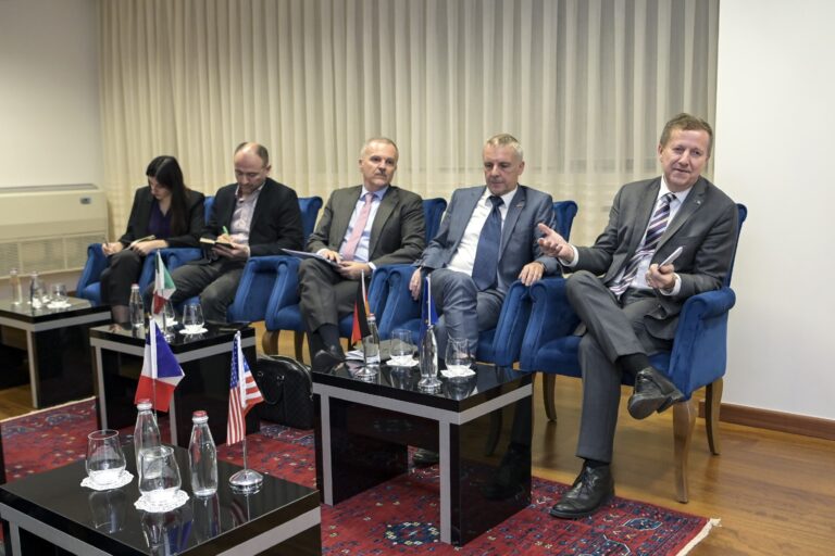 Kryeministri Kurti takoi ambasadorët e shteteve të QUINT-it dhe shefin e misionit të BE-së në Kosovë