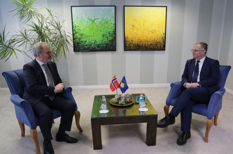 Zëvendëskryeministri Bislimi priti në takim Përfaqësuesin Special të Norvegjisë për Ballkanin Perëndimor, Haakon Blankenborg
