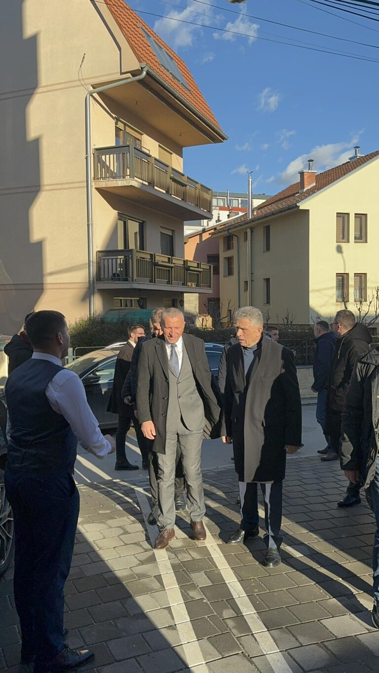 KKSH i Pazarit të Ri, ofroi ushqimet shqiptare të krahinës; të pranishëm Sulejman Uglanin, Shaip Kamberi, ambasadori i Kosovës në Serbi, Jetish Jashari