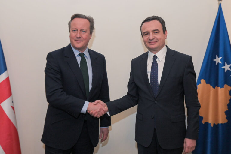 Kryeministri Kurti mirëpriti Sekretarin e Punëve të Jashtme të Mbretërisë së Bashkuar, David Cameron