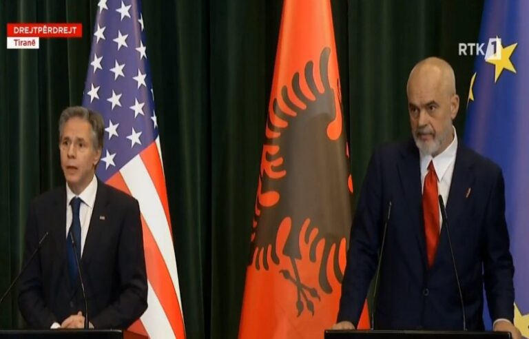 Blinken për raportin Kosovë – Serbi: Dialogu, shtegu i vetëm i duhur