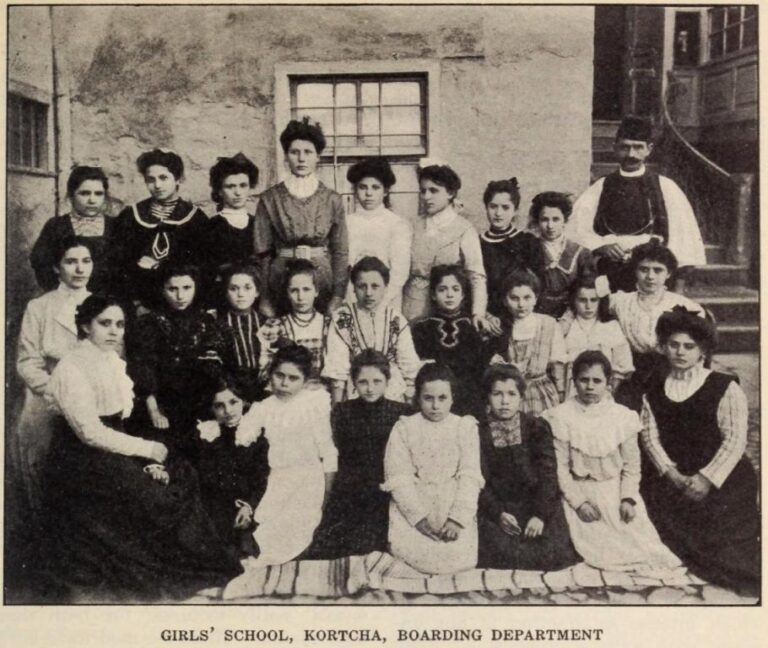 Missionary Herald (1911) / Rrëfimi i pastorit amerikan Phineas Barber Kennedy : “Një udhëtim me kalë nëpër Shqipëri është jo vetëm shumë interesant, por zbulon edhe rëndësinë e saj të madhe si fushë misionare…”