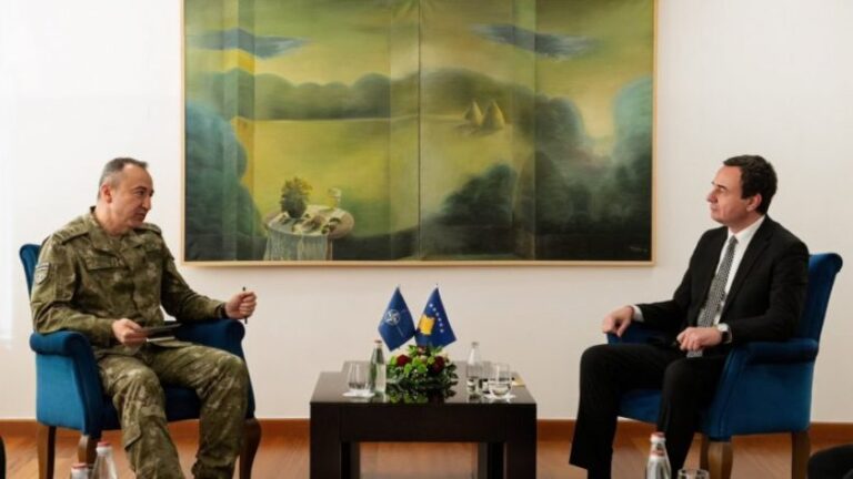 Kryeministri Albin Kurti takohet me komandantin e KFOR-it, gjeneralmajorin Ozcan Ulutas