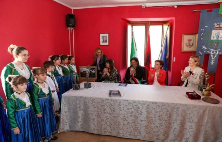 Donika Gërvalla: Arbëreshët shembull unik i ruajtjes së gjuhës dhe identitetit