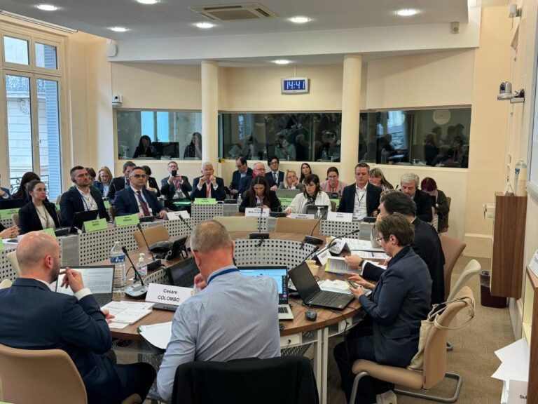 Komiteti për Politikë dhe Demokraci i Asamblesë Parlamentare të KiE rekomandon që Kosova të ftohet për tu bërë anëtare e Këshillit të Evropës
