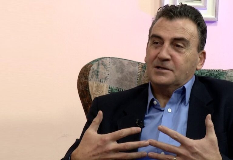 Profesori dhe kritiku i njohur i dramës, Besim Rexhaj, i përgjigjet pyetësorit të Prusit: “Mosmirënjohjen nuk mund ta gëlltis!”