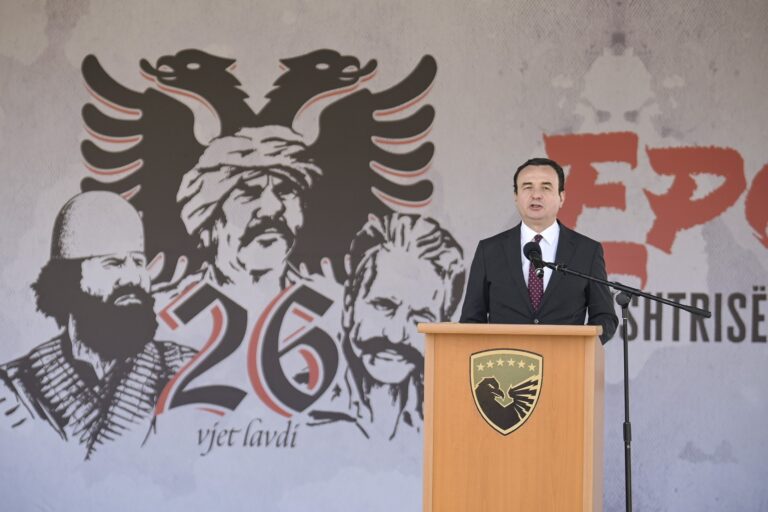 U mbajt ceremonia e rreshtimit të kuadrateve të FSK-së në shënim të 26-vjetorit të Epopesë së UÇK-së
