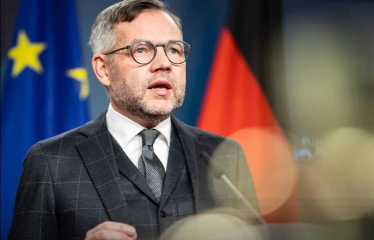 Kreu i Bundestagut, Michael Roth: Me Vuçiqin në krye, Serbia nuk anëtarësohet në BE