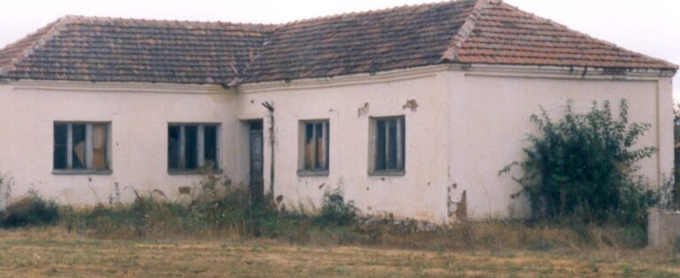 Më 24 prill të vitit 1924, 100 vjet më parë, vizionari Sefë Reçica kishte arritur të hapë një shkollë në Llugaxhi