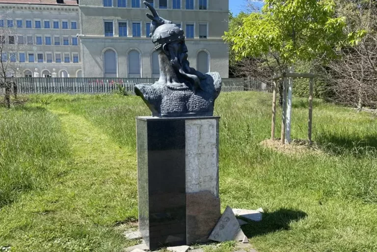 Dëmtohet pllaka memoriale e Gjergj Kastriotit-Skënderbeut në Gjenevë të Zvicrës